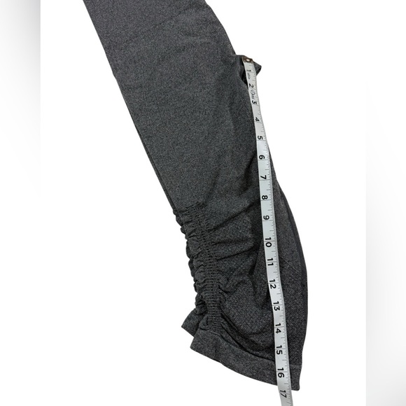 Bundle of 2 Cropped Leggings SzSm Black Gray Rouched Side Hem - Picture 10 of 14